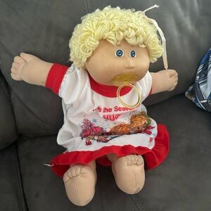 VINTAGE 1985 COLECO CABBAGE PATCH KID DOLL WITH PACIFIER